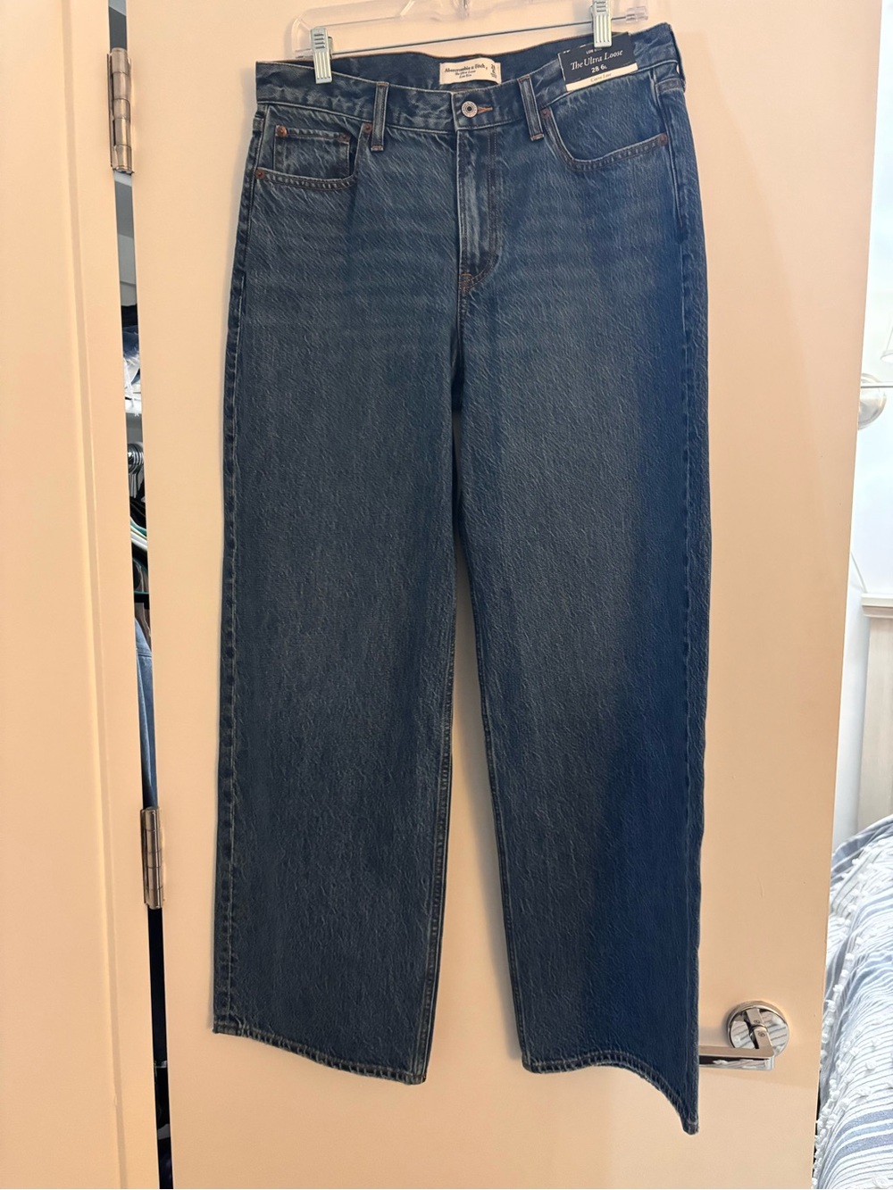 Abercrombie & Fitch Straight Jeans in Dark Blue Wash